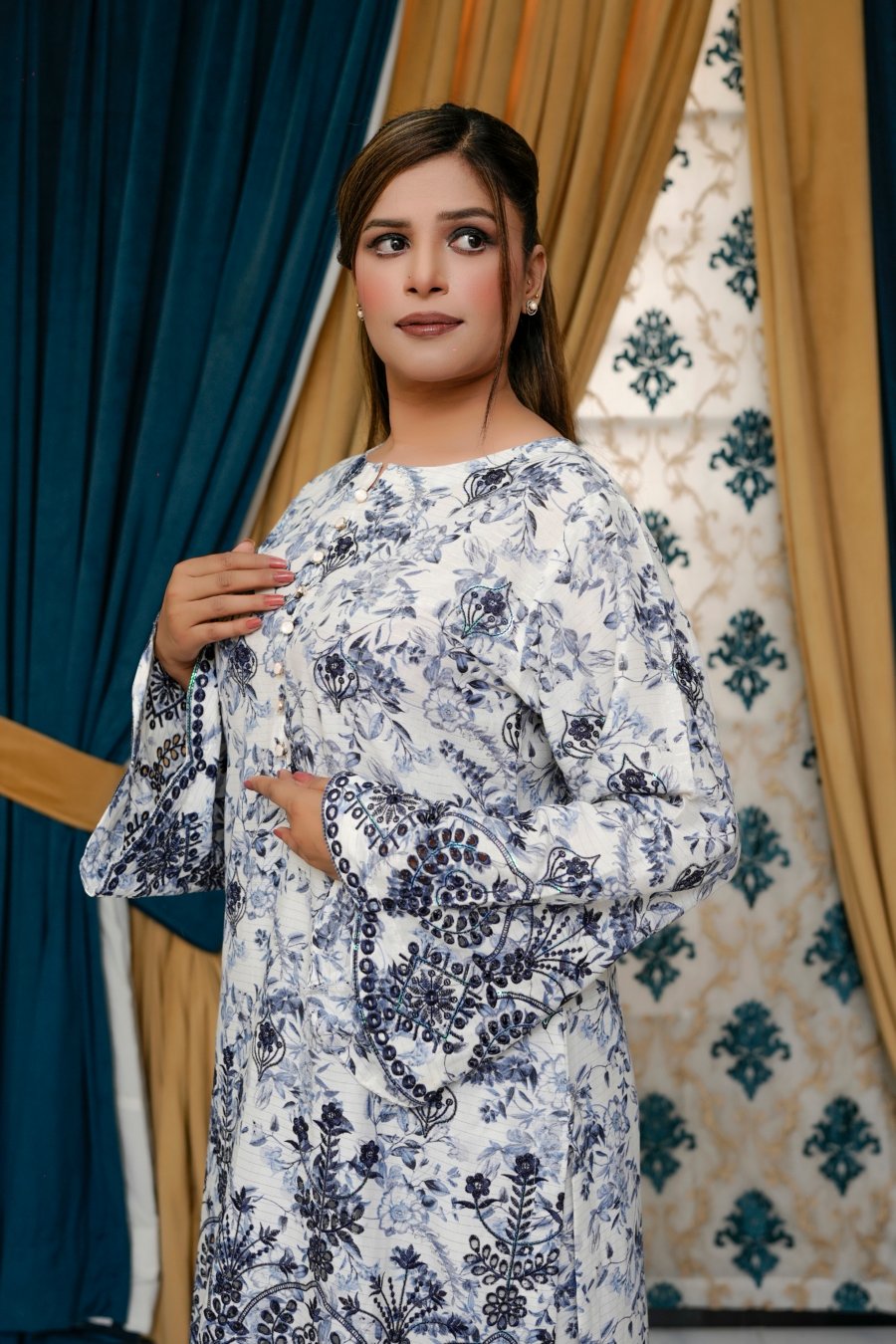 ZARI BLOOM — Embroidered Zari Linen 2-Piece